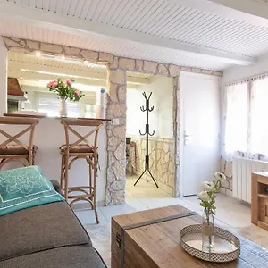Appartement Sainte Claire Vieille 38m2 Terrasse Proche Gare Et 4 Pers 3 étoiles, Annecy